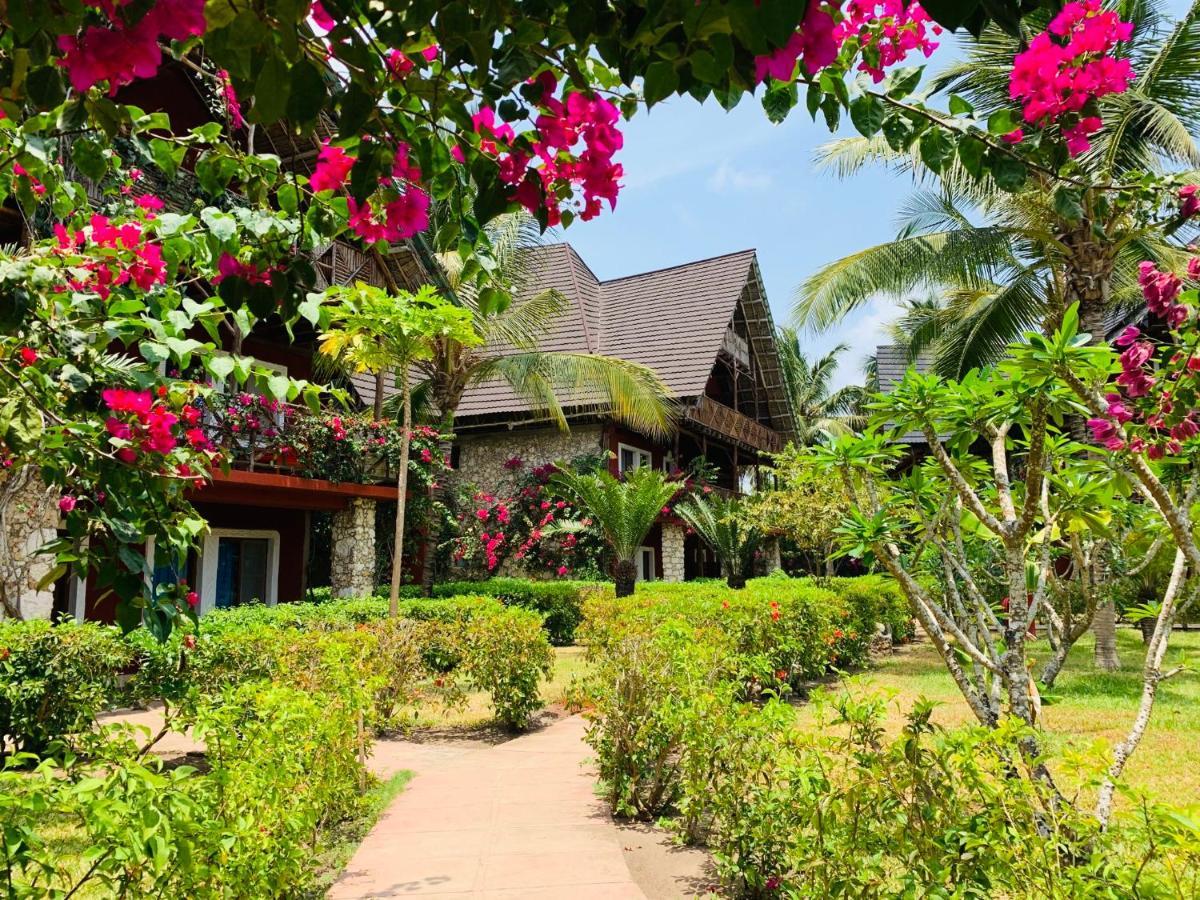 Palumboreef Beach Resort Uroa Extérieur photo